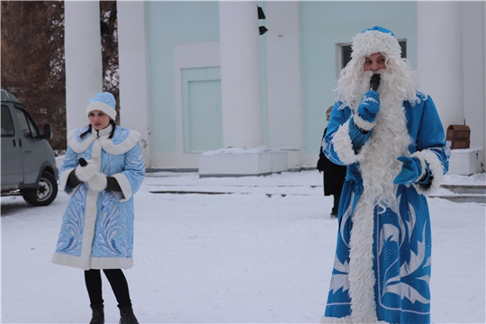 Детишек всего города порадовали новогодние елки, которые состоялись как в микрорайонах города, так и на базе учреждений культуры