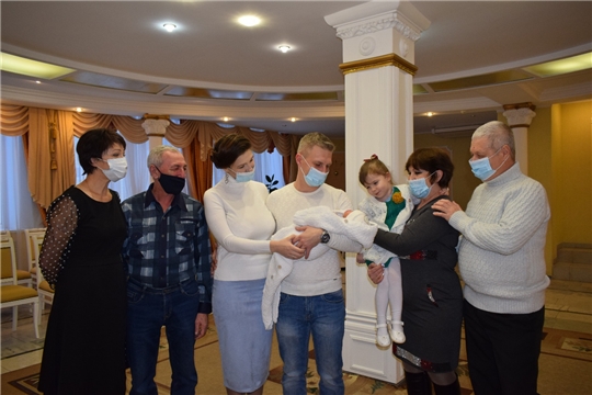 Новогодние праздники продолжаются регистрациями новорожденных