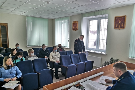 Алатырским межрайонным прокурором проведено межведомственное заседание рабочей группы по профилактике безнадзорности и правонарушений несовершеннолетних