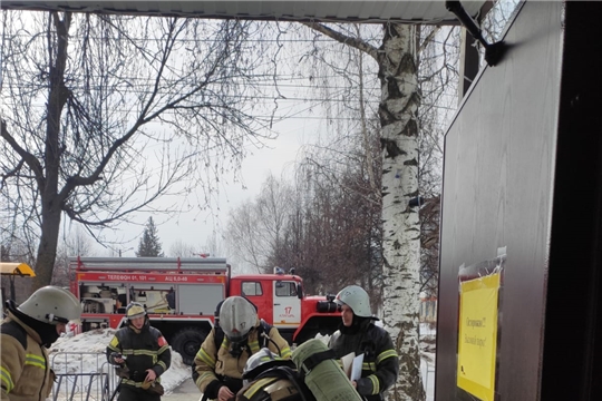 Спасатели Алатыря отработали план действий при возникновении пожара в Алатырской детской школе искусств