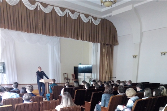 В МБОУ «Гимназия№6» в городе Алатыре состоялась встреча представителей 17 ПСЧ 9 ПСО ФПС ГПС Главного управления МЧС России по ЧР – Чувашии, правоохранительных органов и комиссии по делам несовершеннолетних с учащимися