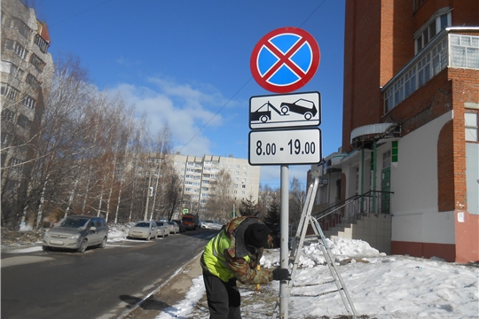 Светофоры чистые и заметные: В Чебоксарах стартовали первые субботники