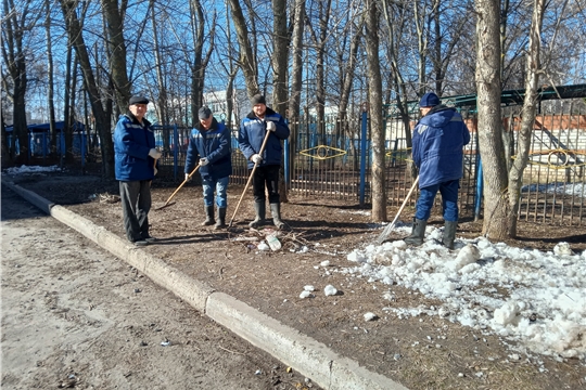 В Чебоксарах проходят массовые субботники