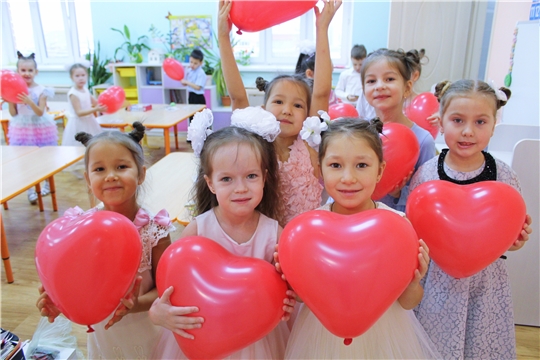 #Аннеслюбовью: воспитанники и педагоги детских садов города Чебоксары благодарят своих любимых мам