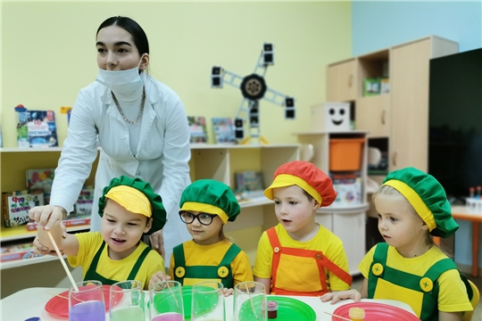 В столичных детских садах проходит активная подготовка к детско-родительской научной конференции "Маленькие шаги в большую науку"