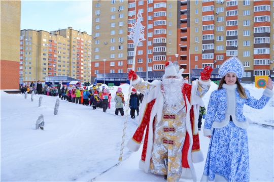 На территории детских садов проходит костюмированный фестиваль – шествие «Дети Че шагают в Новый год!»