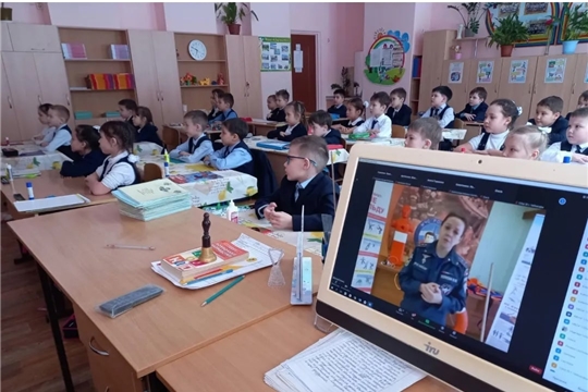 Для столичных учащихся состоялся онлайн-урок по безопасности