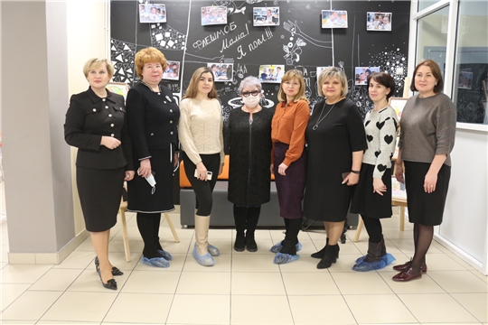 Начальник управления Елена Сахарова посетила столичную школу № 65
