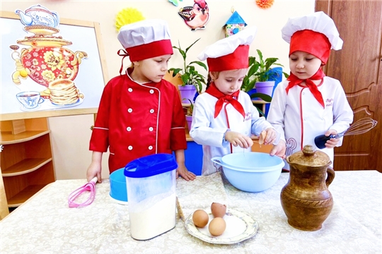 В детских садах проводятся мастер-классы по приготовлению масленичных блинов