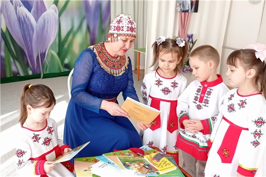 В детских садах столицы проходит акция «Писатели Чувашии детям»