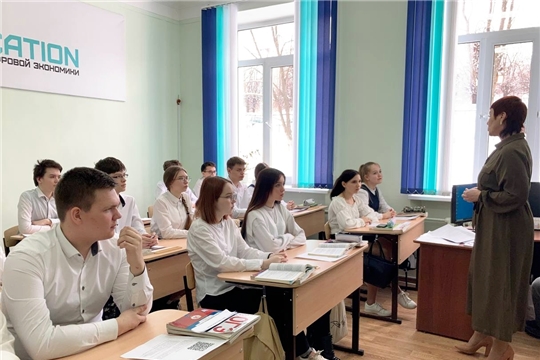 В школах города продолжаются открытые уроки в целях повышения качества образования