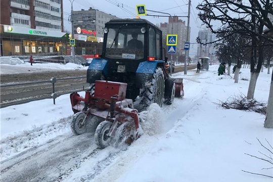 Последствия сильного снегопада в Чебоксарах устраняют 153 единицы коммунальной техники и более 1,1 тысяч рабочих
