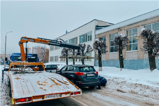 В Чебоксарах эвакуируют автомобили, мешающие снегоуборке
