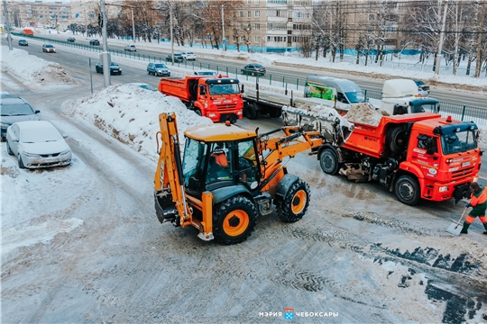 Как чебоксарские коммунальщики вывозят снег из города?