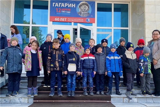 Первоклассники чебоксарские школы №38 побывали в мемориальном комплексе Андрияна Николаева