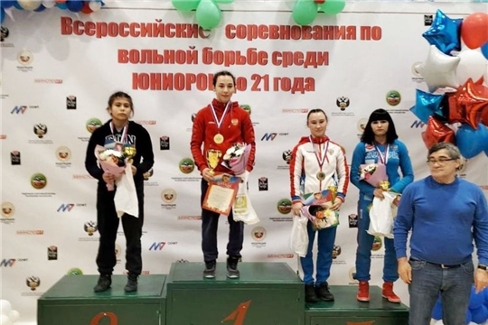 Юниорки города Канаш выигрывают медали престижных Всероссийских соревнований по спортивной борьбе в г. Мамадыш