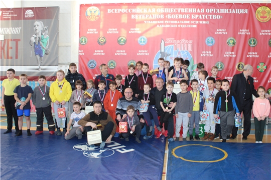 Декада спорта и здоровья в городе Канаш продолжилась турниром для юных борцов, ежегодно проводимым ГК «Канмаш»