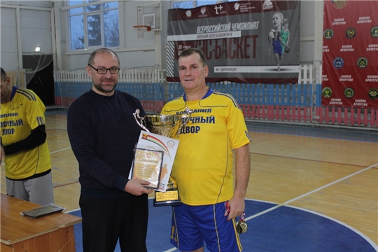 Второй год кряду Декада спорта и здоровья в городе Канаш собрала у себя ветеранов футбола Чувашской Республики