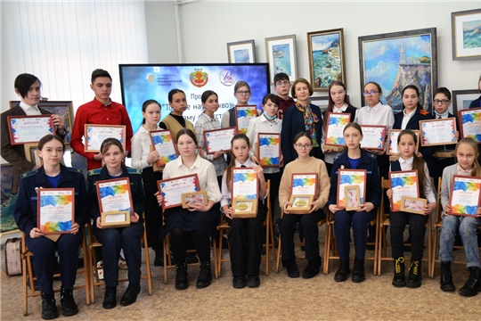 Школьники города Канаш — победители интернет-олимпиады «Математика и изобразительное искусство» награждены в КВЦ «Радуга»