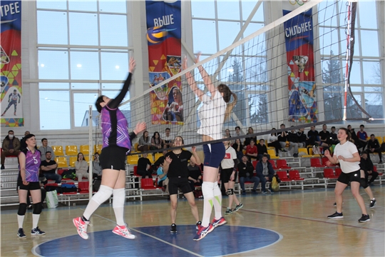 Определены квартеты участников финальных игр розыгрышей Кубков города Канаш по волейболу среди мужских и женских команд