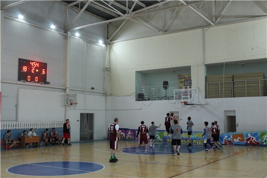 В спортивном зале Спортивной школы «Локомотив» стартовали соревнования по баскетболу среди мужских и женских коллективов