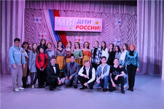 В городском Дворце культуры города Канаш состоялся концерт в рамках музыкально-патриотического марафона "Zа Россию"