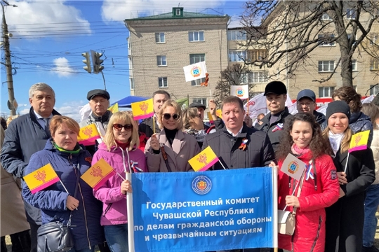 Сотрудники ГКЧС Чувашии приняли участие в первомайском шествии
