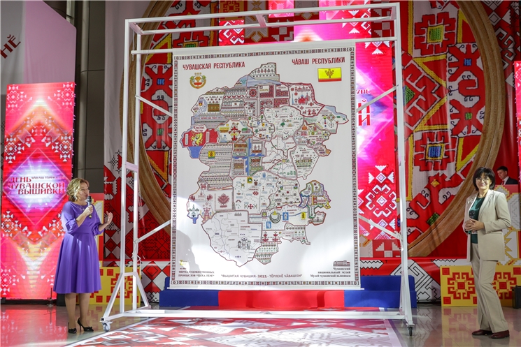 Глава Чувашии Олег Николаев дал старт всероссийской акции «Вышитая карта России»