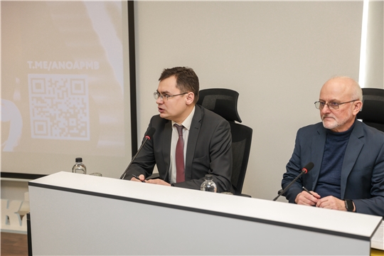 Олег Николаев вак тата вӑтам бизнес представителӗсемпе тӗлпулу ирттернӗ