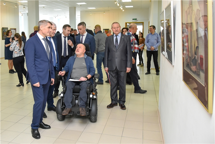 Олег Николаев принял участие в открытии выставки заслуженного художника Чувашии Александра Насекина «Путь…»