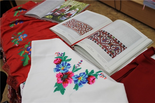 В библиотеках города Шумерля прошли разнообразные мероприятия, приуроченные к Дню чувашской вышивки
