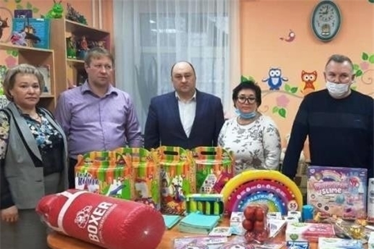 Депутаты Собрания депутатов города Шумерля присоединились к акции «Подари улыбку детям»