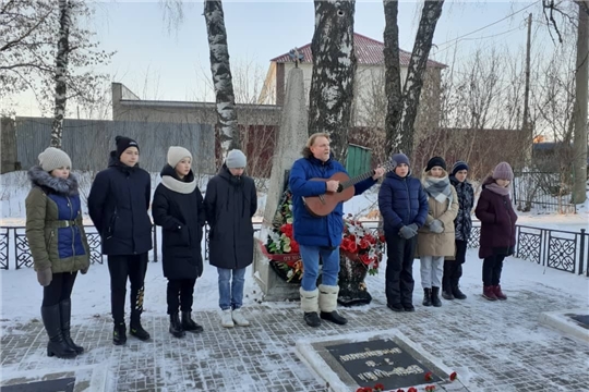 Исполнитель белогвардейского романса Сергей Мазуренко в Шумерле