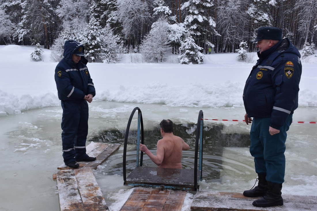 В Шумерле организованы крещенские купания | 19.01.2022 | Шумерля -  БезФормата