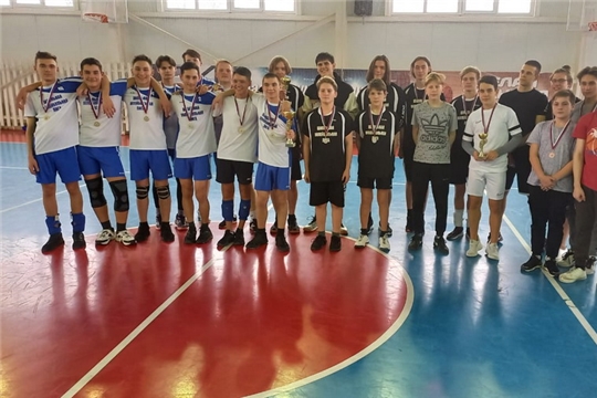 Команда юношей школы №3 - победители муниципального этапа Чемпионата «Школьная волейбольная лига - 2022»