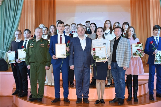 Славится Шумерля талантливой молодежью: стипендиатам Главы Чувашской Республики за особую творческую устремленность вручили соответствующие свидетельства