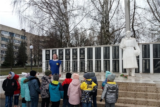 Гимназисты провели экскурсию для дошкольников по памятным местам Шумерли