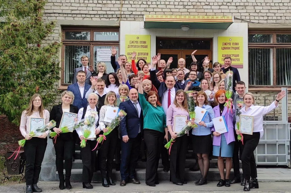 Принимайте поздравления, мужчины. В Шумерле прошел большой праздничный концерт. — Video | VK