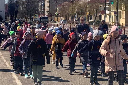 Дошкольники и юнармейцы города Шумерля готовятся к Параду Победы