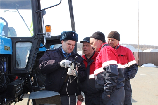 Руководитель Гостехнадзора Чувашии Владимир Дмитриев провел технический осмотр в Цивильском районе