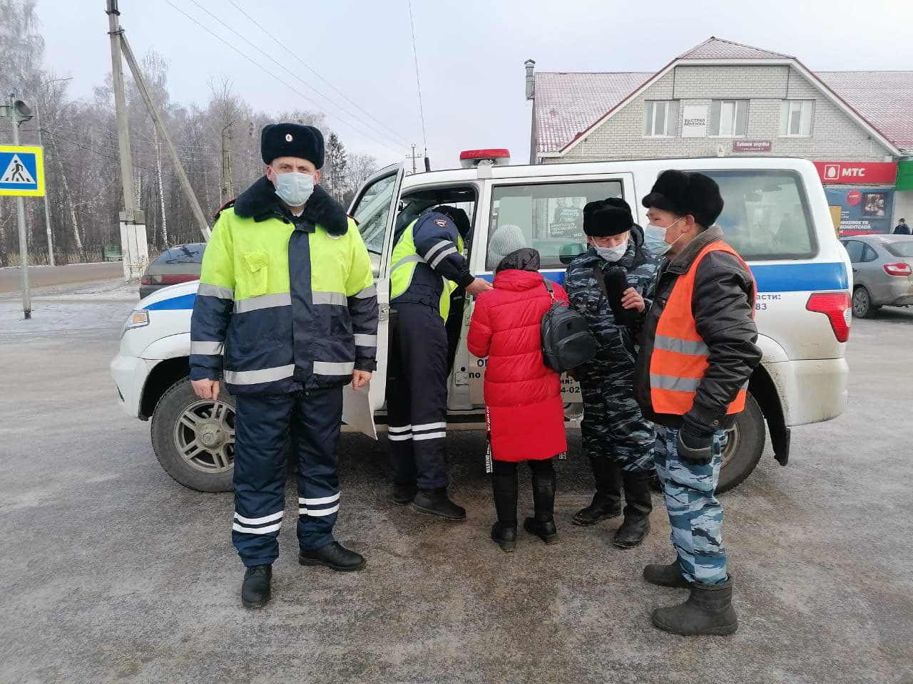 На территории Ибресинского района прошел профилактический рейд «Пешеход.  Пешеходный переход» | 10.12.2021 | Ибреси - БезФормата