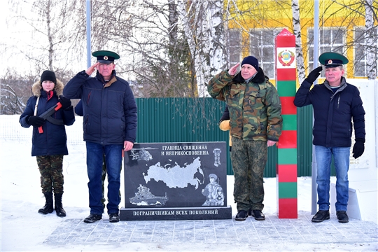 Памятник-стела пограничникам всех поколений, защищавших рубежи родной земли в селе Малые Кармалы Ибресинского района