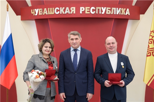Семья Димитрия и Алины Ярчеевых награждена медалью ордена «Родительская слава»