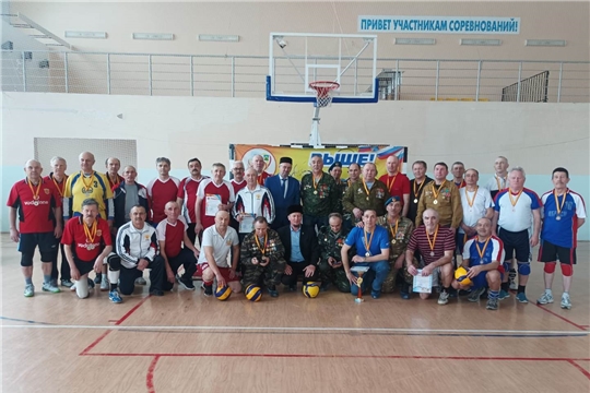 Команда ветеранов-волейболистов Ибресинского района приняла участие в волейбольном турнире памяти воина-афганца Ришата Гибатдинова