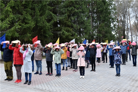 Республиканский флешмоб "Древо жизни" в рамках празднования "Государственным символам Чувашии - 30 лет"