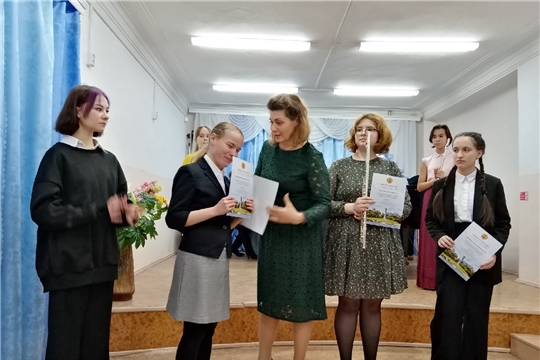В Чебоксарской детской музыкальной школе №2 им.В.П.Воробьева торжественно вручили свидетельства именных стипендиатов Главы Чувашии