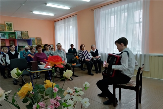 В микрорайоне "Текстильщик" отгремел праздничный концерт «Цветы ветерану»