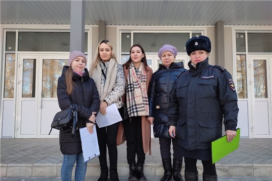Комиссия по делам несовершеннолетних и защите их прав администрации Калининского района г. Чебоксары проверила две семьи и восемь подучётных подростков