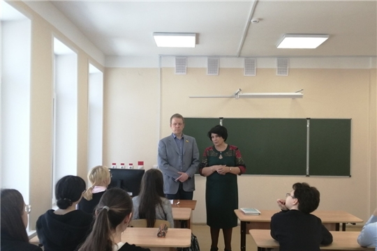 Депутат Госсовета Чувашии Дмитрий Арсютов провёл урок парламентаризма с учениками школы №63