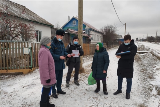 Подворовый обход в жилом секторе Асановского сельского поселения с проведением бесед с гражданами по предупреждению пожаров